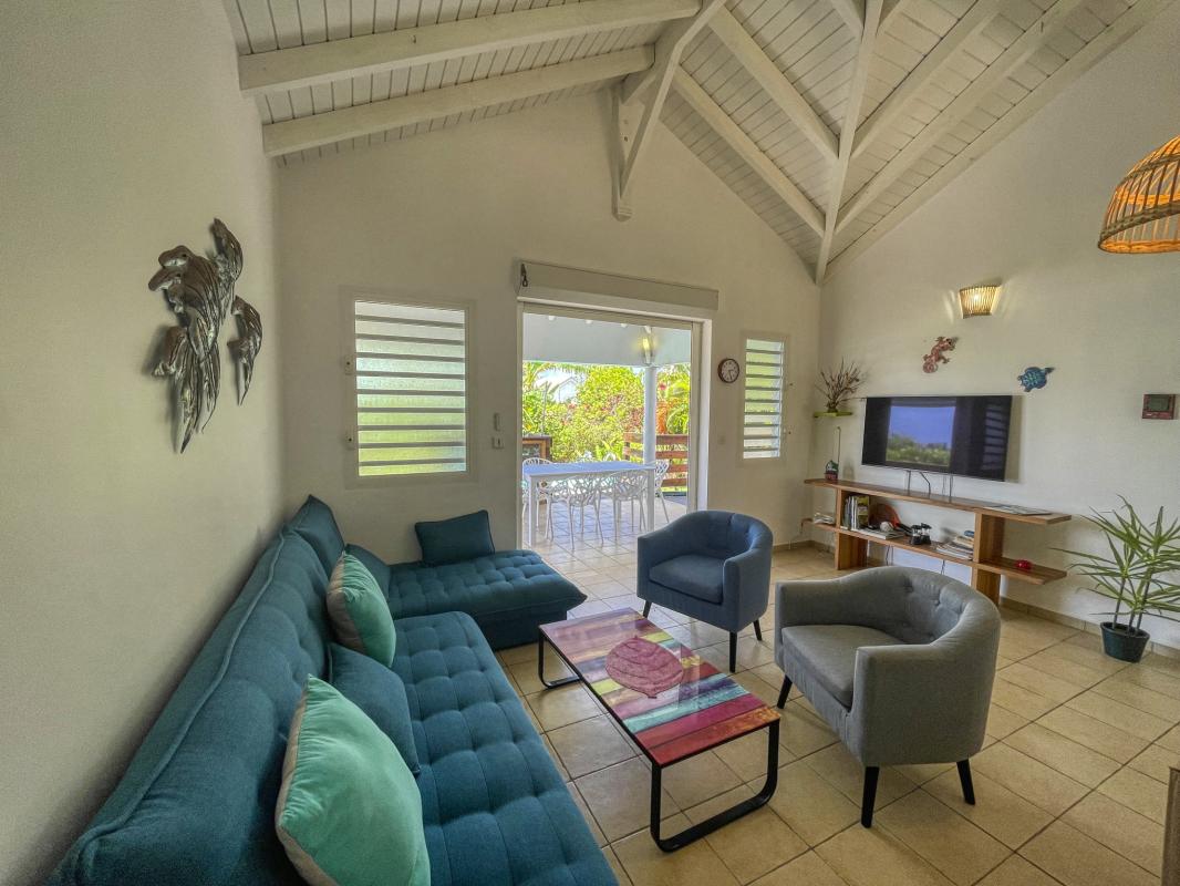 8.Location villa piscine Sainte Anne Guadeloupe_Salon